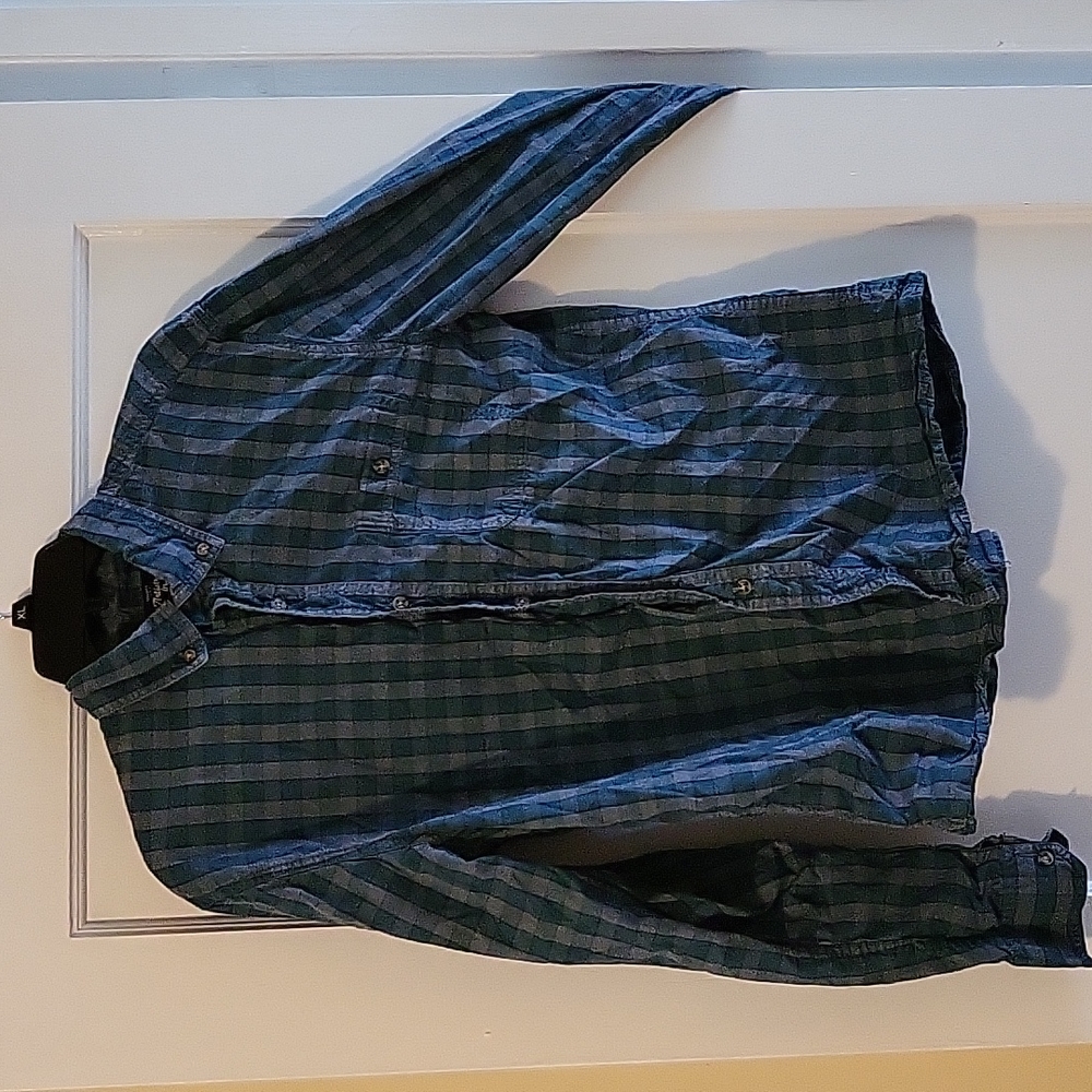 Medium Artistry in Motion casual button-down